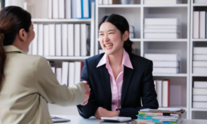 How to Introduce Yourself to Potential Employers
